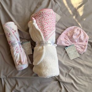 NWT Kissy Kissy Baby Set